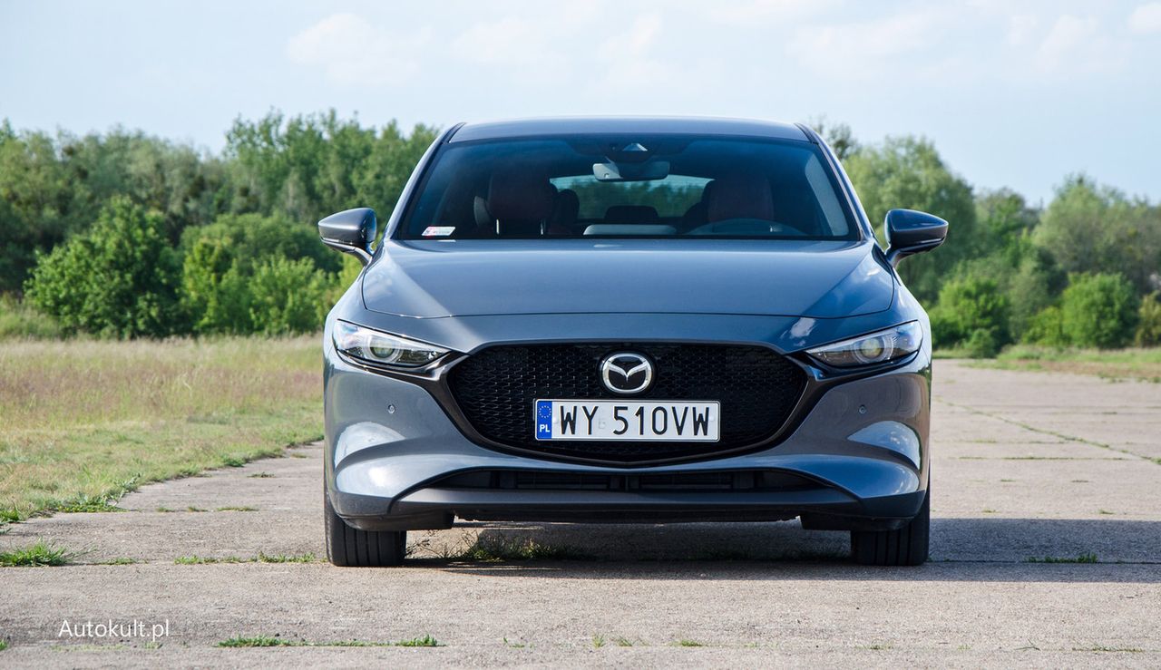 Mazda 3 jest dostępna z rabatem do 28 tys. zł.