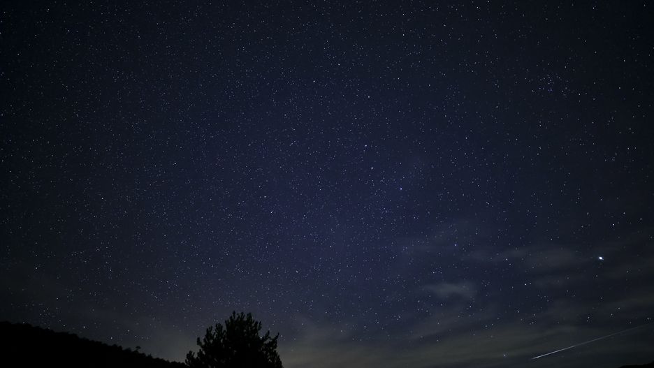 Spadające gwiazdy. Ursydy 2023. Kiedy deszcz meteorów?