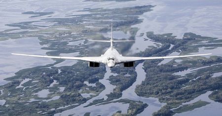 Rosyjskie bombowce strategiczne. Walczą stare Tu-95, nowe Tu-160 pięknie wyglądają