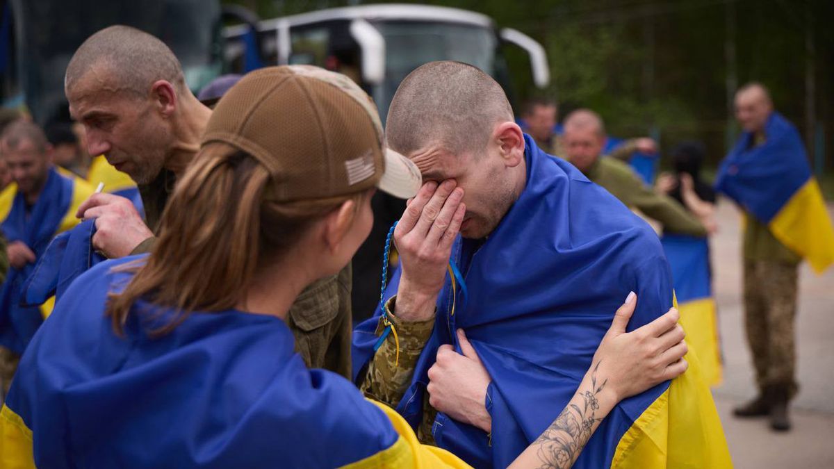Ukraińscy jeńcy wracają do kraju — zdjęcie ilustracyjne