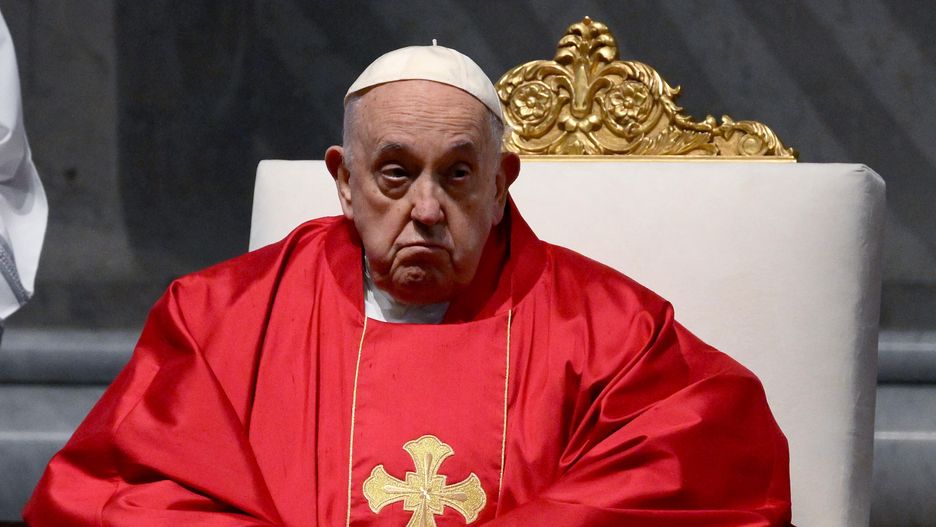 Pope Francis celebrates Good Friday Mass
epa11249931 Pope Francis celebrates Good Friday Mass for the Passion of the Lord at St. Peter's Basilica in the Vatican, 29 March 2024.  EPA/ETTORE FERRARI 
Dostawca: PAP/EPA.
ETTORE FERRARI