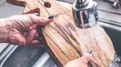 Jak poprawnie czyścić deskę do krojenia? Oto kilka sprawdzonych sposobów