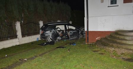 Wjechał rozpędzonym audi w dom. 25-latek był pijany