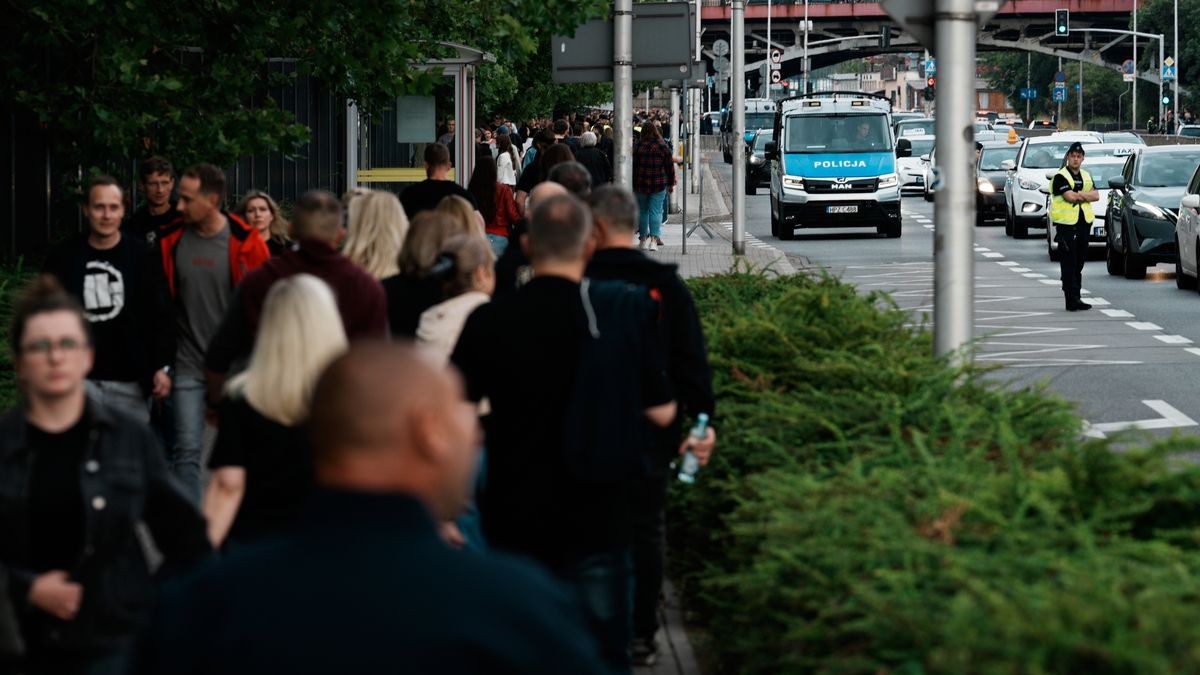 Fani przed koncertem Guns N'Roses