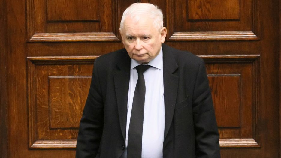 Inauguracyjne posiedzenie Sejmu X kadencjiFot. Wojciech Olkusnik/East News, Warszawa, 13.11.2023. 1. posiedzenie Sejmu X kadencji. Oredzie Prezydent RP i marszalka seniora oraz poselskie slubowanie.
N/z: prezes PiS Jaroslaw Kaczynski wchodzi na sale plenarnaWojciech Olkusnik