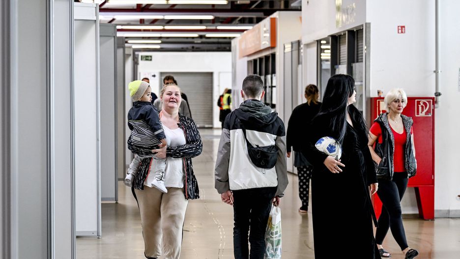 Centrum pomocowe dla uchodźców z Ukrainy na lotnisku Tegel w Berlinie