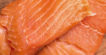 Powinieneś częściej jeść tę rybę. Świetnie smakuje i obniża cholesterol