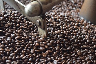 Gotowi na kolejne podwyżki? W kolejce czeka kawa. Rekordowe ceny ziaren