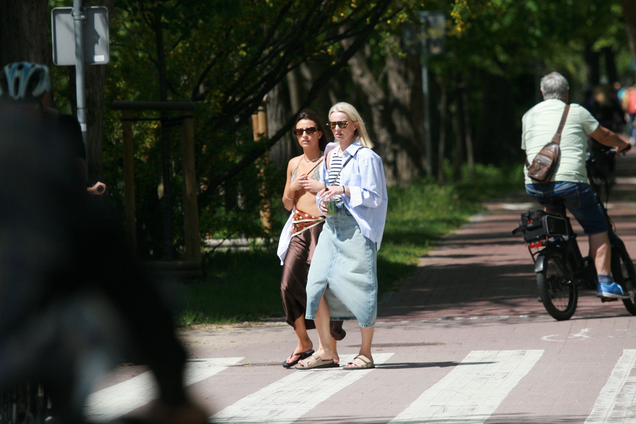Julia Wieniawa z mamą na spacerze w Sopocie