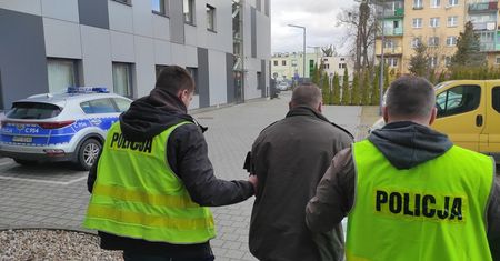 Zaatakował nożem żonę? Usłyszał zarzut zabójstwa