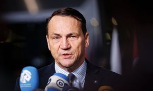 Sikorski: to my, Europa, płacimy za wojnę w Ukrainie, USA nie płacą już prawie nic