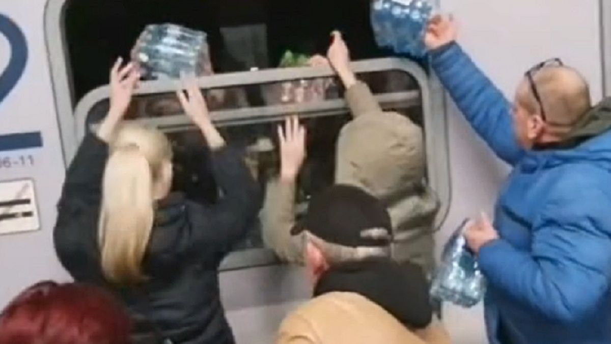 Spontaniczna akcja na dworcu w Kutnie 