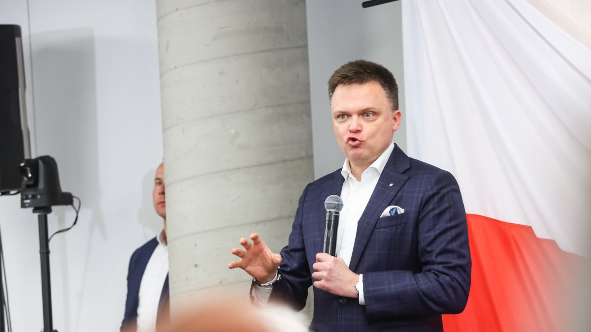 Pabianice, 13.12.2024. Niezależny kandydat w wyborach na prezydenta RP, marszałek Sejmu Szymon Hołownia podczas spotkania z mieszkańcami w Pabianicach, 13 bm. (jm) PAP/Marian Zubrzycki