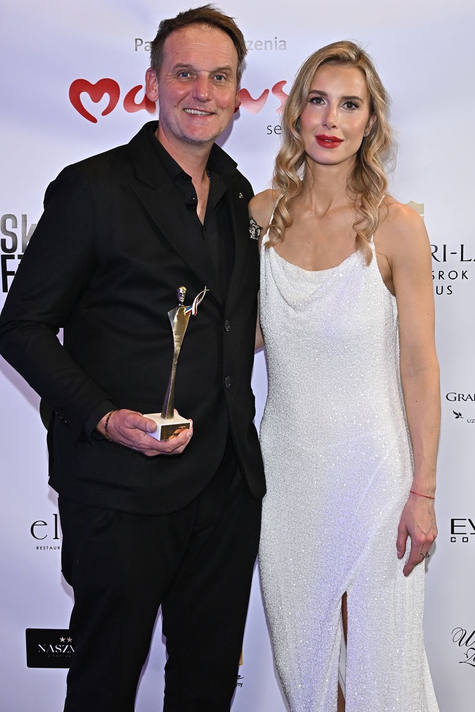 Pascal Brodnicki z partnerką na gali  gali Osobowości i Sukcesy 