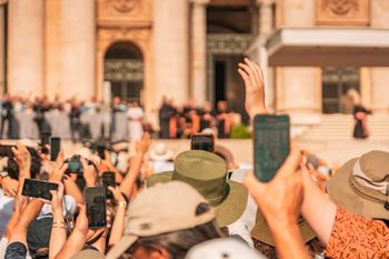 Wprowadzili nadzwyczajne środki bezpieczeństwa. Europejska stolica zalana przez turystów