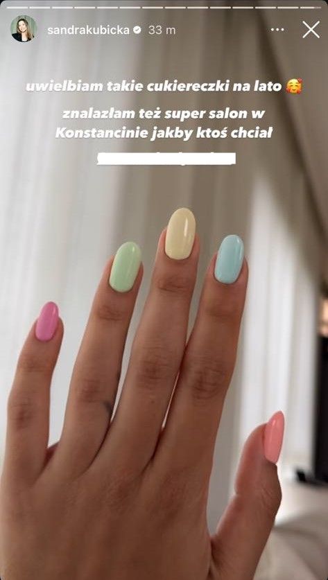 Sandra Kubicka postawiła na pastelowe paznokcie 