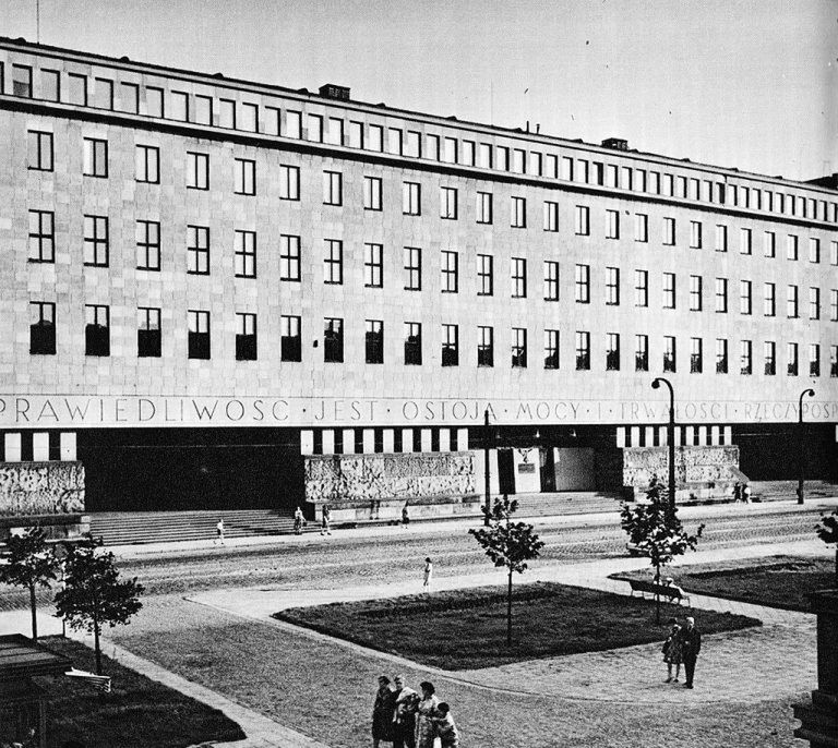 Sąd Najwyższy kilkukrotnie zmieniał wyroku w sprawie Kazimierza Tarwida, ostatecznie ułaskawiając go w 1960 roku.