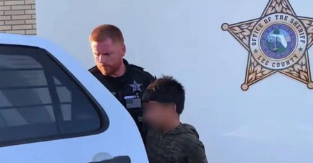 Sprawdzili telefon dziesięciolatka. Chłopiec został aresztowany przez policję