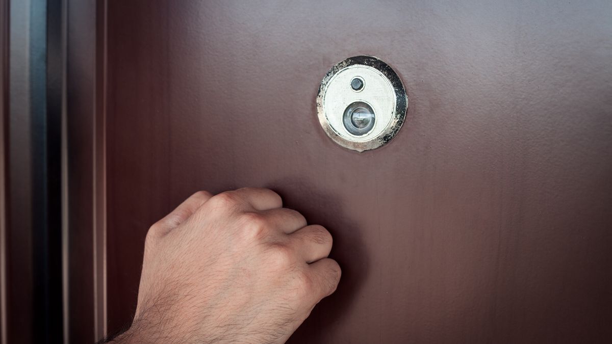 Klatka; drzwi wejściowe; klatka schodowa; mieszkanie