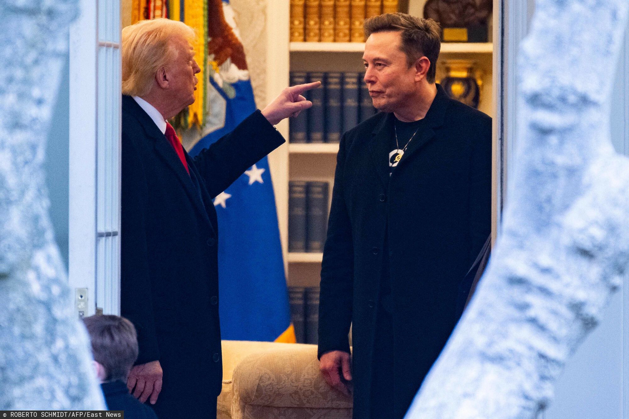 Donald Trump z synem Elona Muska
US President Donald Trump and Elon Musk (R) speak before departing the White House on his way to his South Florida home in Mar-a-Lago in Florida on March 14, 2025. Trump is spending the weekend at his Florida Mar-a-Lago resort. (Photo by ROBERTO SCHMIDT / AFP)
ROBERTO SCHMIDT
