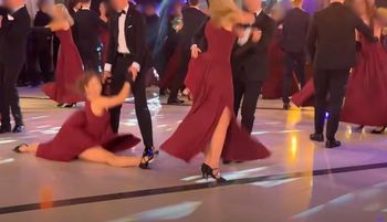 Sceny na studniówce. Nagranie podbija Facebooka. To nie polonez