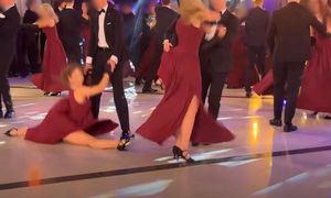 Sceny na studniówce. Nagranie podbija Facebooka. To nie polonez