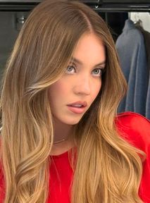 Sydney Sweeney jako modelka niebieskiej platformy? 3. sezon "Euforii" nadchodzi