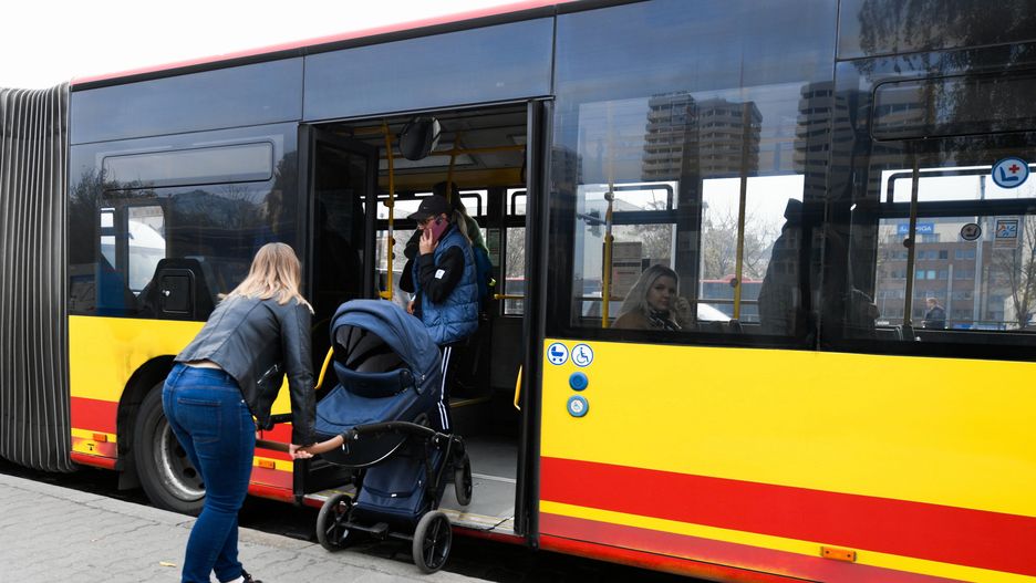 Szok w autobusie MPK. Kierowca wyprosił matkę z dziećmi