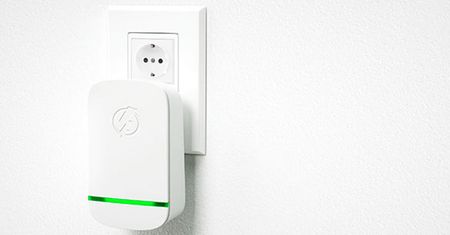 Rosnące ceny energii pożywką dla oszustów. Prosta wtyczka, a rachunki mają spaść niemal do zera