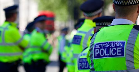 Zginęły z rąk satanisty. Skandal na miejscu zbrodni. Policjanci z Londynu pożałują