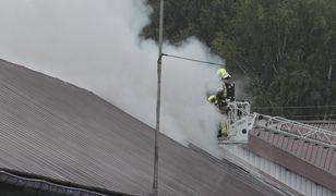 Duży pożar hali magazynowej w Wólce Kosowskiej