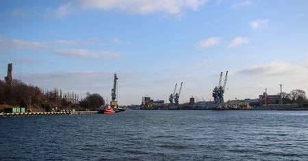 Westerplatte. Członek załogi holownika wpadł do wody. Nie żyje
