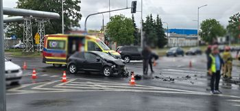 Kolizja na skrzyżowaniu Przemysłowej i Narodowych Sił Zbrojnych w Płocku. Jedna z kierujących nie zastosowała się do sygnalizacji!