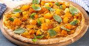 Do pizzy dodaję sezonowe warzywo. Przyjemnie słodkie, ale nie przytłacza