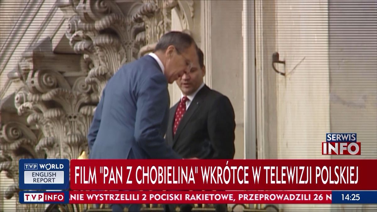 Powtarzany po wielokroć w filmie Marcina Tulickiego fragment "wyjścia na papierosa" Ławrowa i Sikorskiego