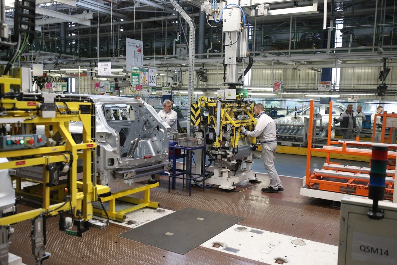 ZUS zasypany wnioskami o staż pracy. Tysiące osób dolicza zlecenia i działalność