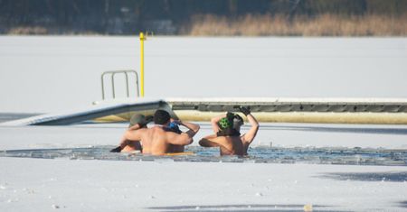 Poznań. 17-latek zasłabł po morsowaniu. Wezwano karetkę