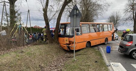 Wypadek szkolnego autobusu na Mazowszu. Wśród poszkodowanych dziecko
