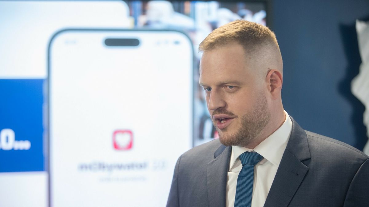 Minister cyfryzacji Janusz Cieszynski