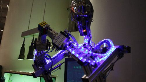 Robot układający Kostkę Rubika w 23 sekundy [wideo] 1