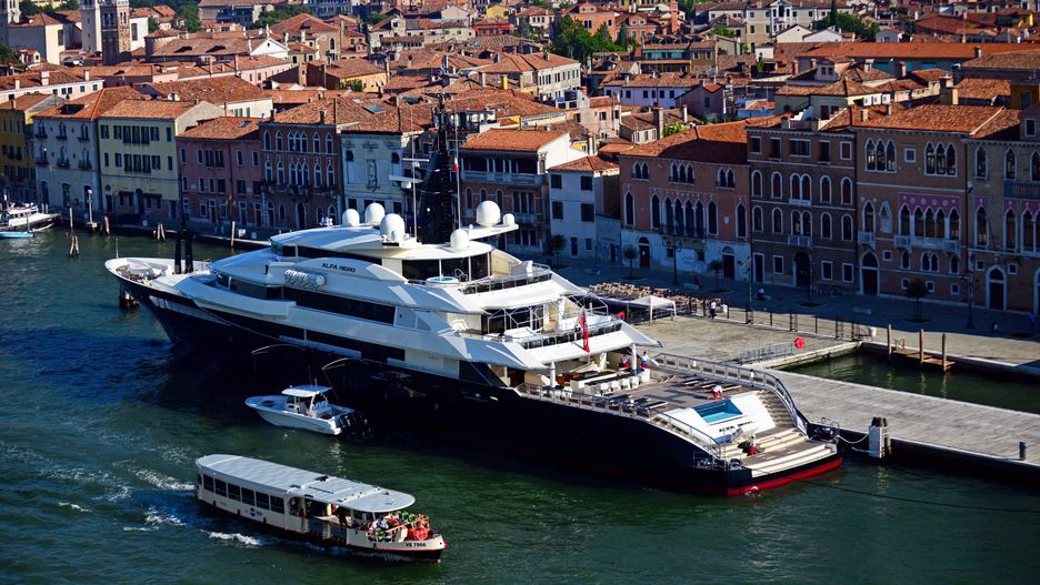 Jacht Alfa Nero w Wenecji w 2015 roku