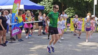 V Dziecięcy Festiwal Biegowy w Dąbrowie Górniczej! Sportowe emocje i rywalizacja wśród najmłodszych. Zobacz relację zdjęciową z wydarzenia