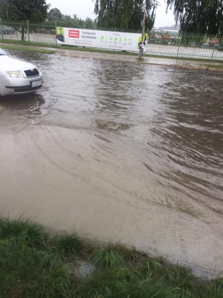 Stojąca woda na ul. Budowlanej