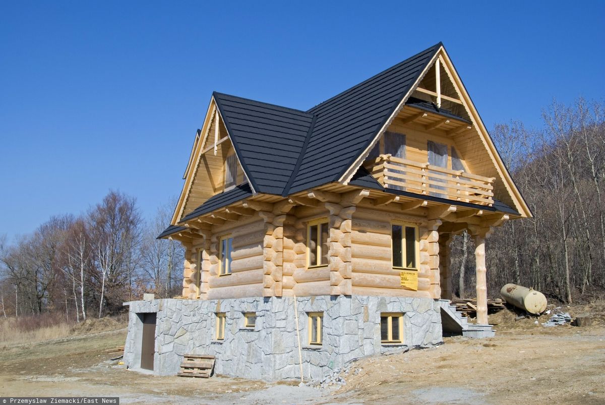 Uchwalone przepisy przewidują, że bez pozwolenia na budowę będzie można budować domy powyżej 70 m kw