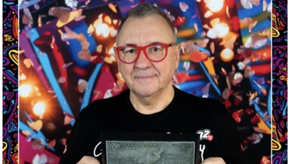 Niezwykła tablica z drutem z płotu ze strefy demilitaryzacyjnej pomiędzy Koreą Północną i Południową