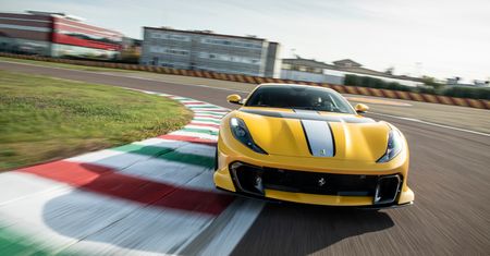 Test: Ferrari 812 Competizione - koncert na wolnossące V12 i 830 KM na tylną oś