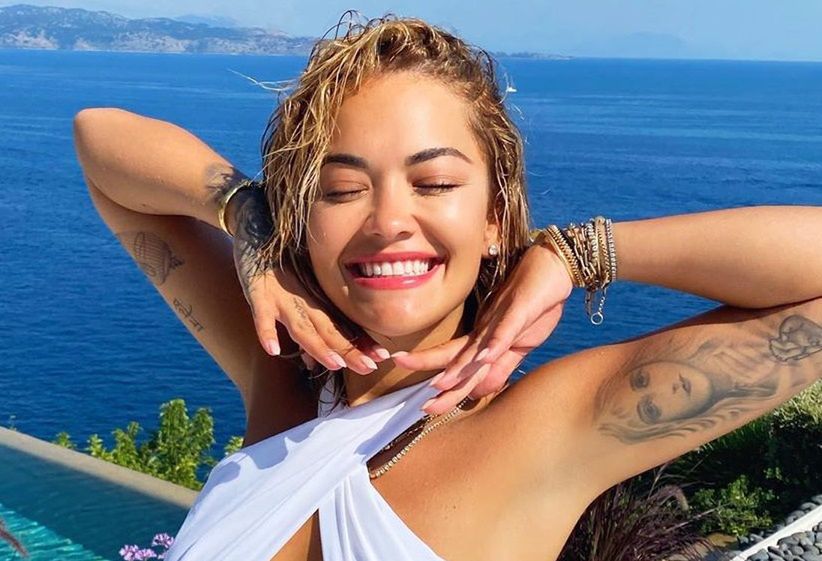 Grecja pełna gwiazd. Rita Ora niczego się tam nie wstydzi