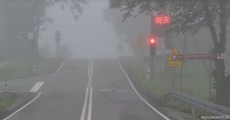 Nowa tablica wyświetla komunikaty po chińsku. Kierowcy zaskoczeni