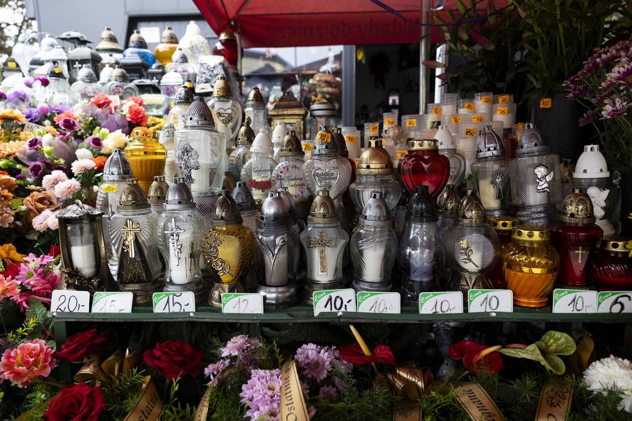 Kraków: Ceny zniczy przed 1 listopada. Sprawdziliśmy, ile trzeba zapłacić