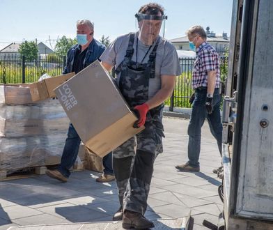 Koronawirus. Rafał Trzaskowski: "Pomagamy bohaterom walki z COVID19"